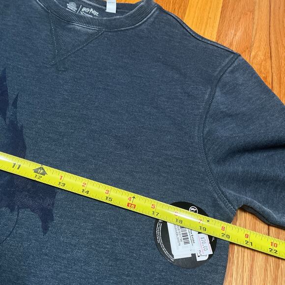 NWT Harry Potter Wizarding World Exhibition VTG Style Fade Ravenclaw S Crewneck - Picture 4 of 7